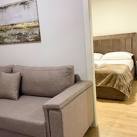 Home Inn Apartment Near City Center ติรานา ภายนอก รูปภาพ
