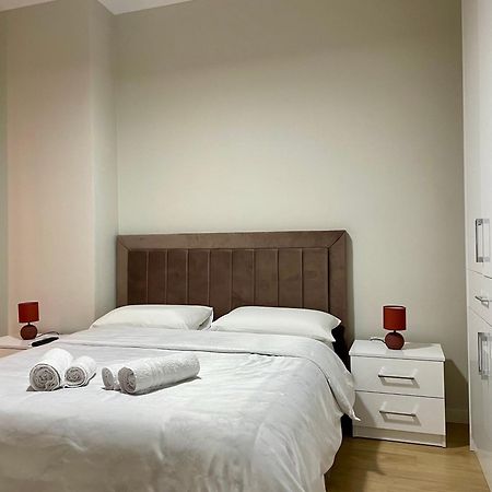 Home Inn Apartment Near City Center ติรานา ภายนอก รูปภาพ