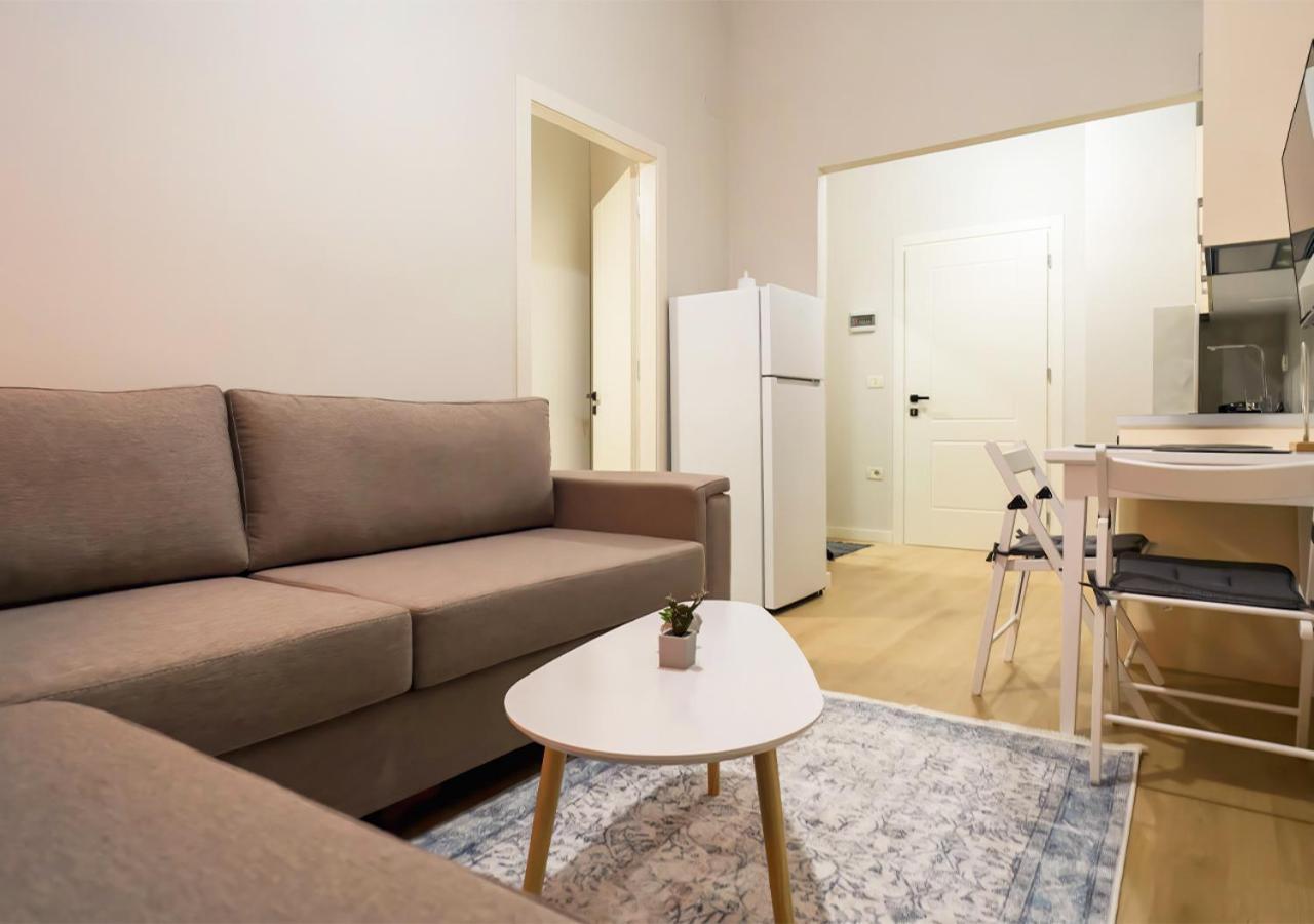 Home Inn Apartment Near City Center ติรานา ภายนอก รูปภาพ