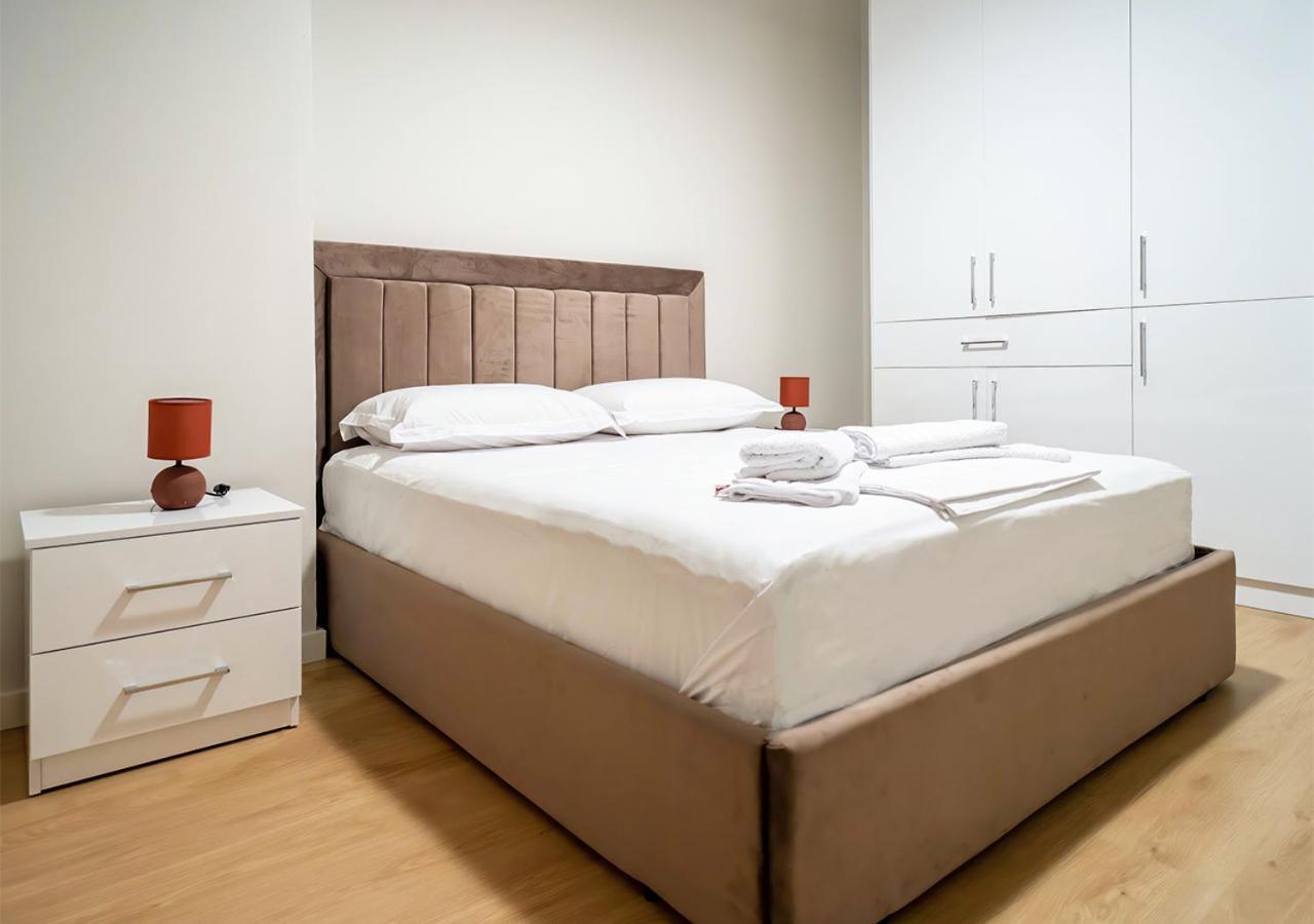 Home Inn Apartment Near City Center ติรานา ภายนอก รูปภาพ