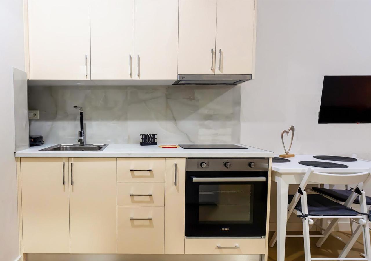 Home Inn Apartment Near City Center ติรานา ภายนอก รูปภาพ