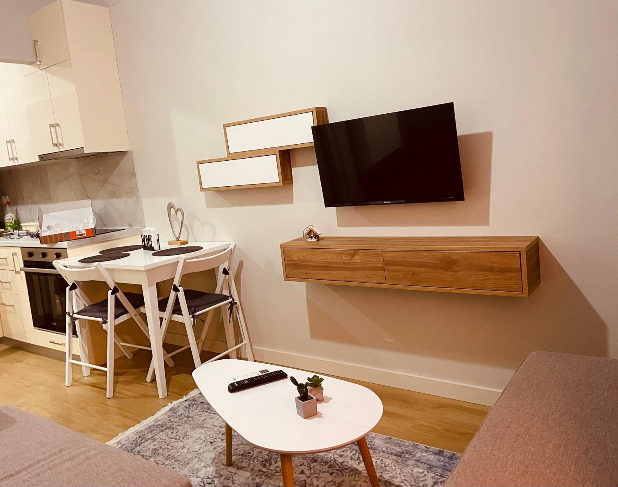 Home Inn Apartment Near City Center ติรานา ภายนอก รูปภาพ